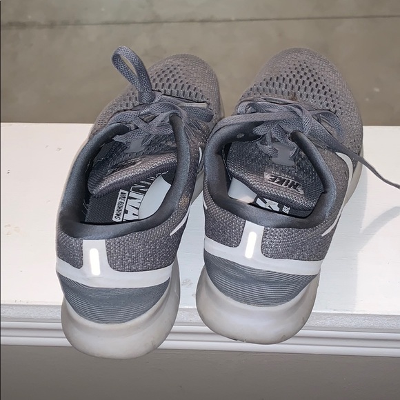 Nike Free Runs - Picture 4 of 4